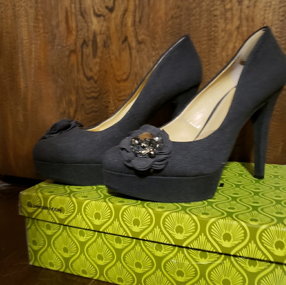 Pumps - Picture 3 of 4
